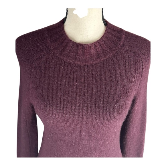 Vince Women Dark Purple 100% Cashmere Soft Sweater Size XS small Pull Over - Picture 2 of 11